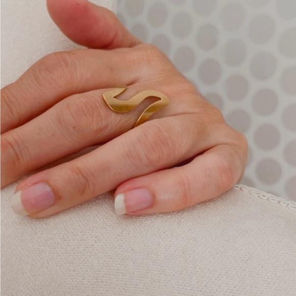 NWT WOMEN'S RING STAINLESS STEEL GOLD SIZE 9 - Picture 6 of 17